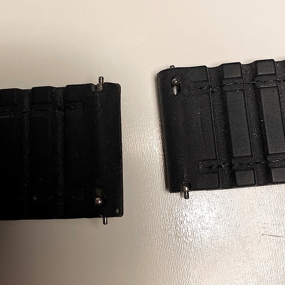 22mm quick release black silicone watch strap - Picture 3 of 3